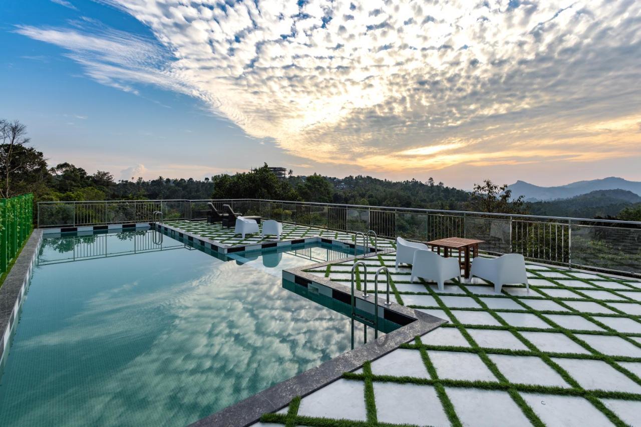 HOTEL WHITE HOUSE, Munnar Exteriör bild