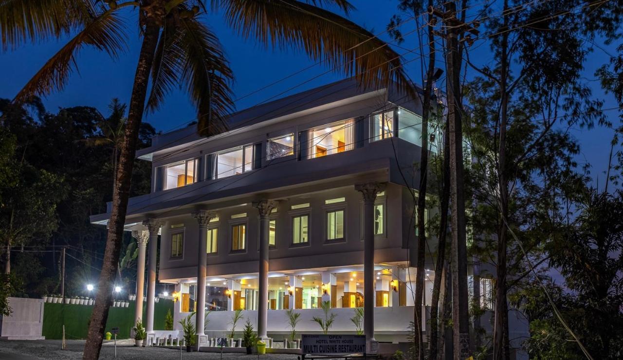HOTEL WHITE HOUSE, Munnar Exteriör bild